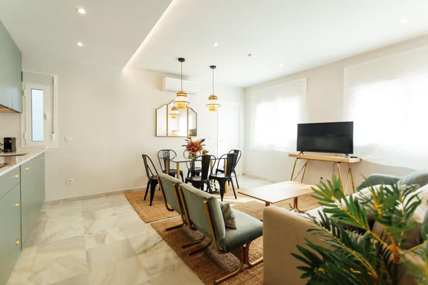 Reformed And Comfy- 2Bd 2Bth- Arenal Apartamento Sevilha Exterior foto